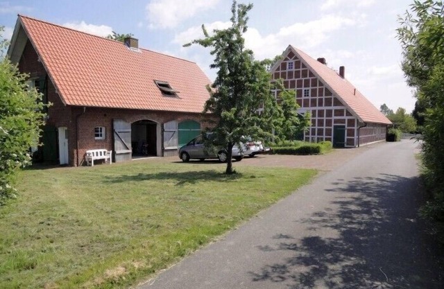 4 * apartment in the sep. Outbuilding of a Lower Court.