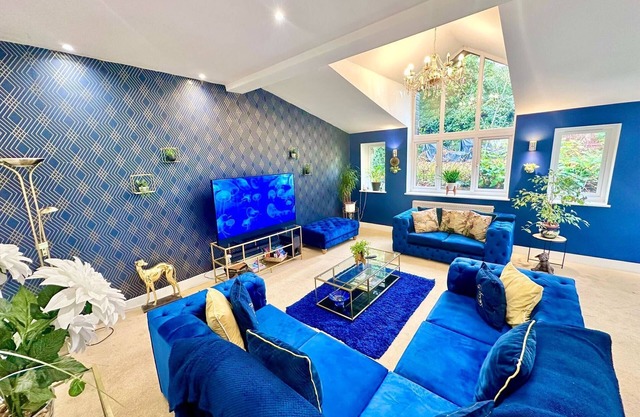 4 Bed Modern Home Near Top Attractions in Usk