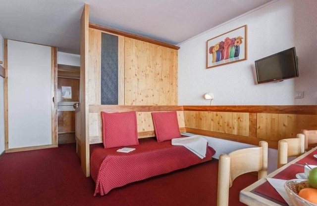 4-bed studio near swimming pool and sauna