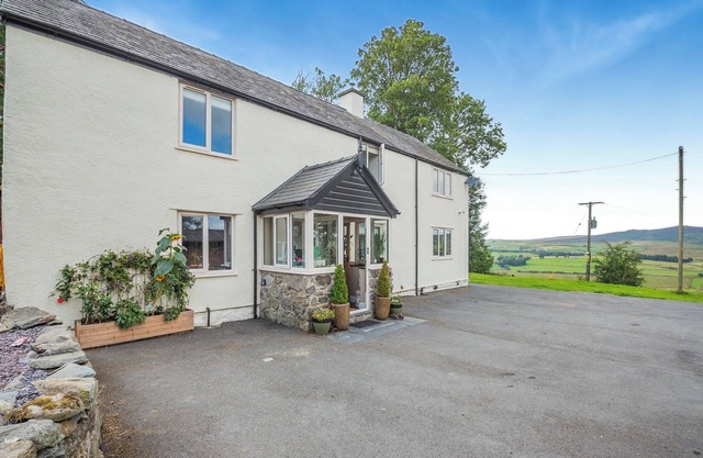 4 bedroom accommodation in Betws-Y-Coed