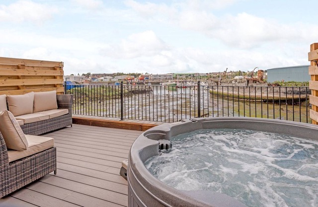 4 bedroom accommodation in Oulton Broad, near Lowestoft
