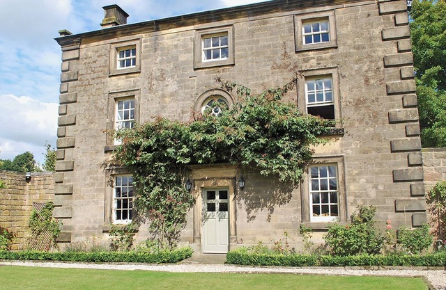 4 bedroom accommodation in Matlock