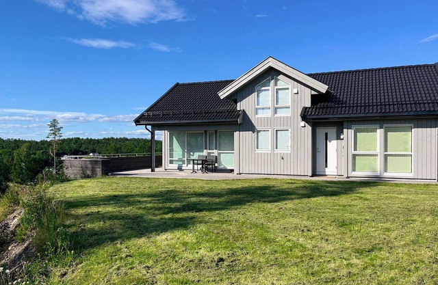 4 bedroom amazing home in Færvik