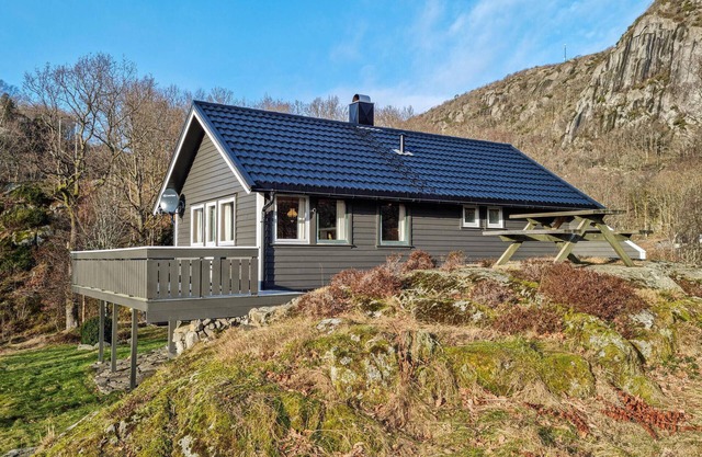 4 bedroom beautiful home in Lyngdal