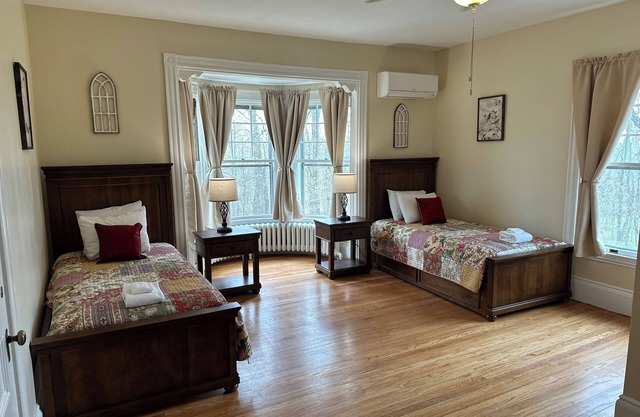 4 Bedroom Cottage at the 500 acre Poland Spring Resort with lots of onsite activities!