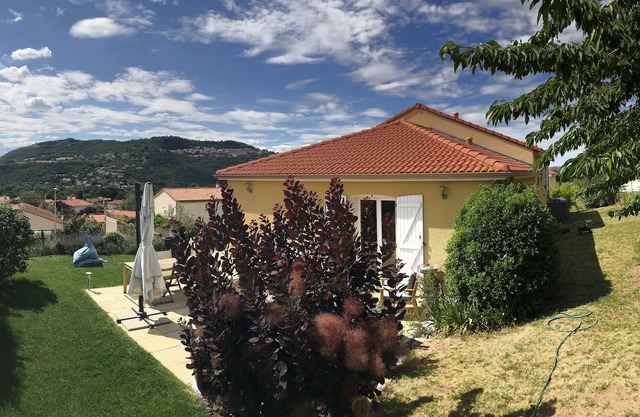 4-bedroom family villa with Massif Sancy view