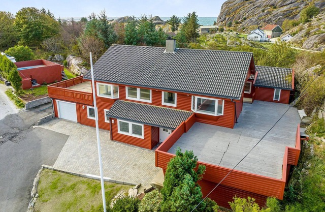 4 bedroom gorgeous apartment in Hellvik
