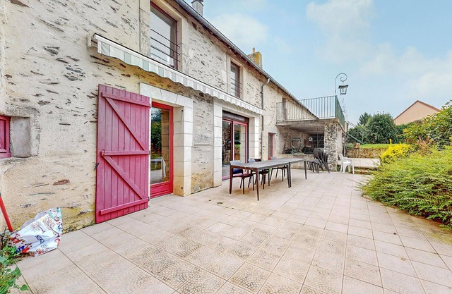 4 bedroom gorgeous home in Parennes
