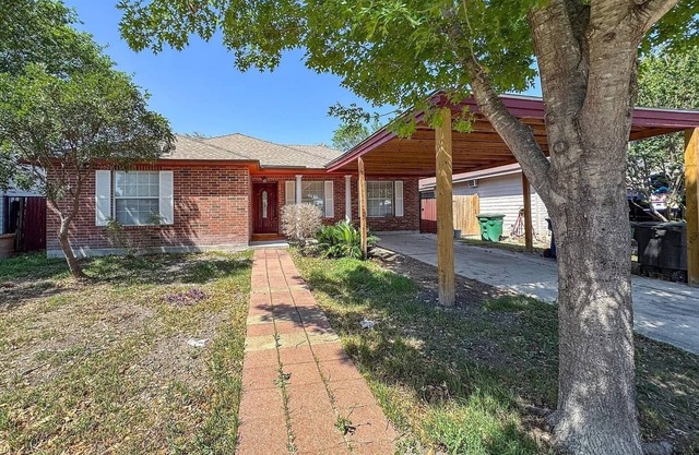 4 Bedroom Home Near Missions & Riverwalk