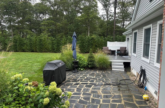 4-bedroom house in welcoming East Quogue with AC - Heated pool- Covered porch