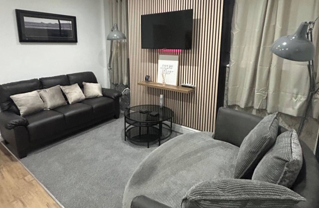 4 Bedroom House, Sleeps 7 - Pet Friendly & Wifi