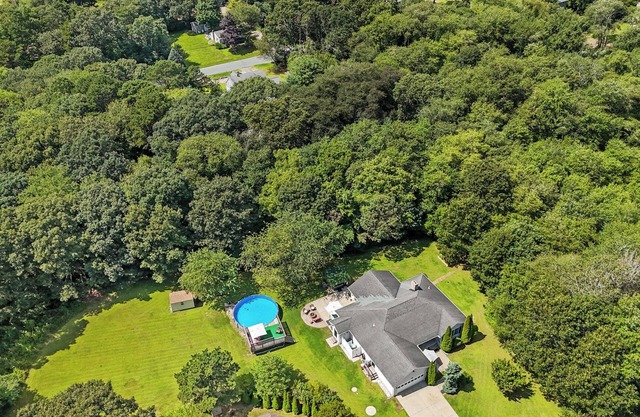 4-bedroom house in charming South Kingstown, wifi, AC, Private beach parking