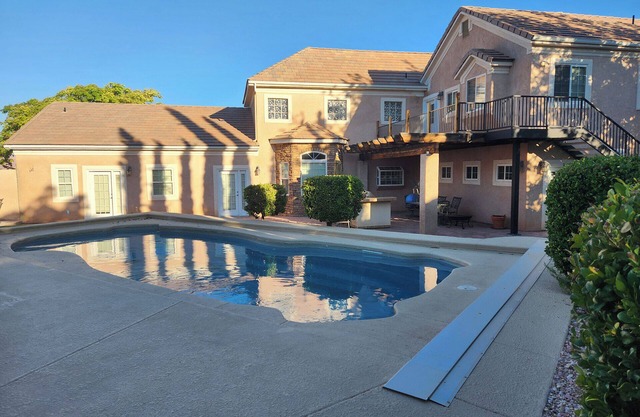 4-bedroom house with Pool, WiFi and AC close to Lake Powell and Antelope Canyon.
