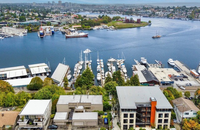 4 Beds Cozy Condo w/Stunning Lake Union, Mountain & Seattle City View
