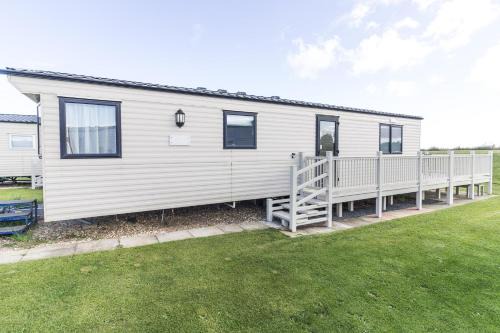 4 Berth Caravan For Hire At Sunkist Holiday Park Near Skegness Ref 42084S