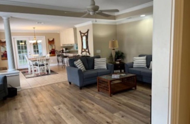 4 blocks to beach, near village, screen porch, quiet street, big fenced yard