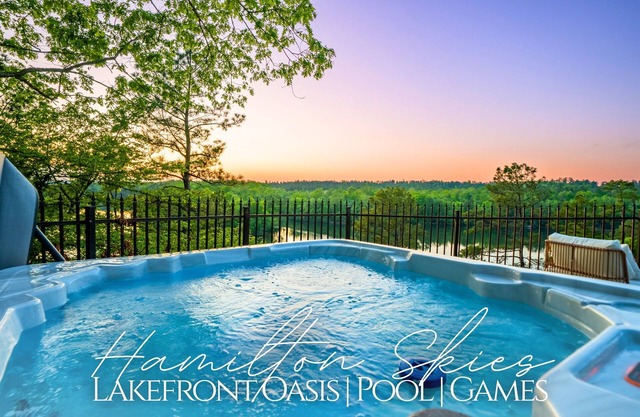 4 BR Lakefront Lodge, Private Heated Pool, Kayaks