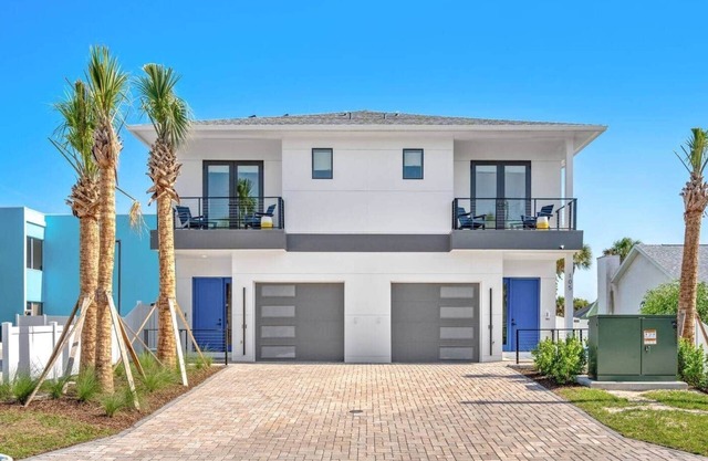 4 Lux Units 6/8 Per Unit Hot Tub Across Beach