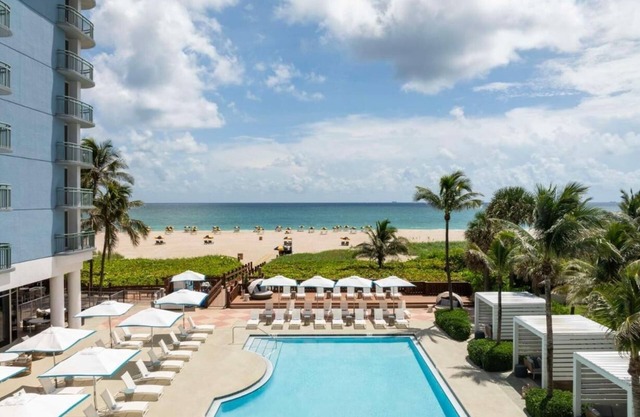 4 Relaxing Rooms! Minutes from the Beach, Pool Access, Pet-friendly Property!