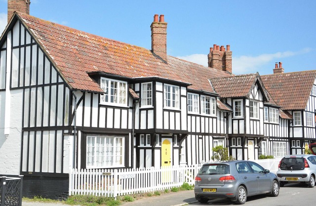 4 THE DUNES, THORPENESS, family friendly in Thorpeness