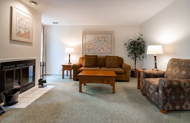 4 Villas with Full Kitchen and Indoor Pool | Free Parking
