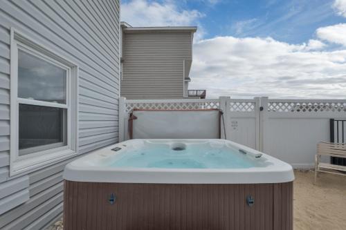 4770 - I'm Free BY Resort Realty