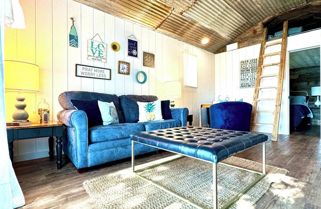 #49 Cozy Lake Front Cabin w/AC, WiFi & Breathtaking Views! Marina w/Free Fishing