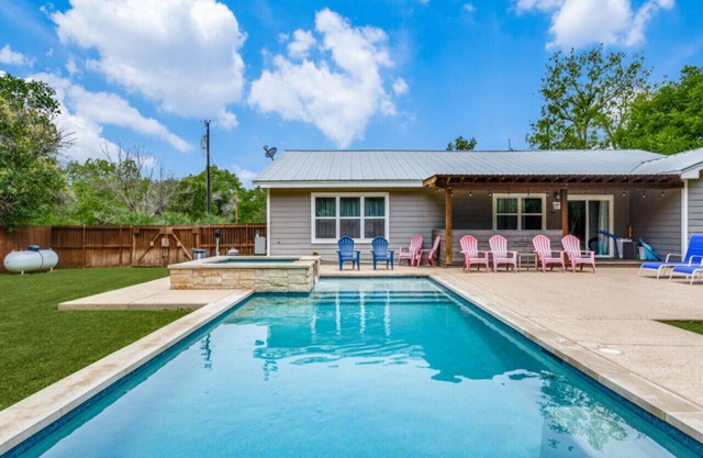 4BDRM W/Private Pool & Hot Tub - Walk to Town Square, Minutes to Wineries!