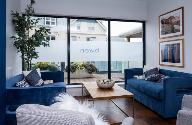4br-8guests-balcony-beachview-pool-pets