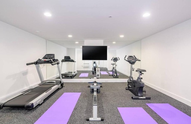 4br-8guests-balcony-beachview-pool-pets