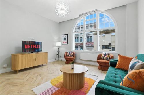 4BR Apt in Central Birmingham Games Room & Free Parking