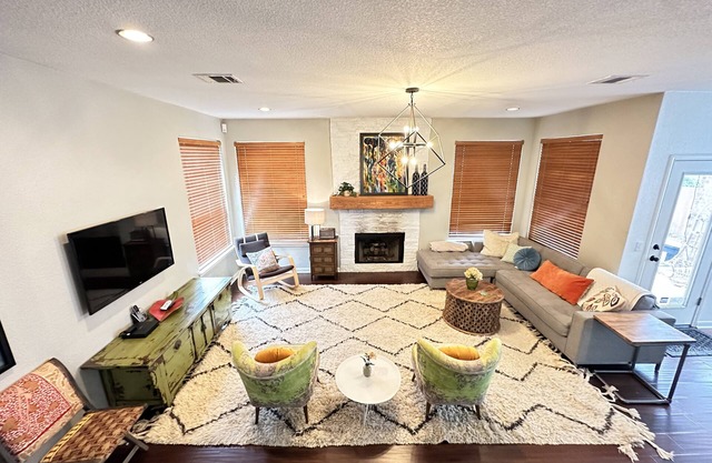 4BR Hill Country Home, quiet family friendly neighborhood