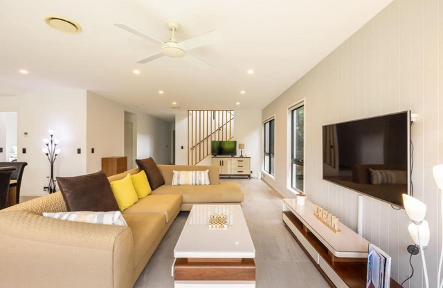 4BR Modern Home Near Parks and Dining with Outdoor Space