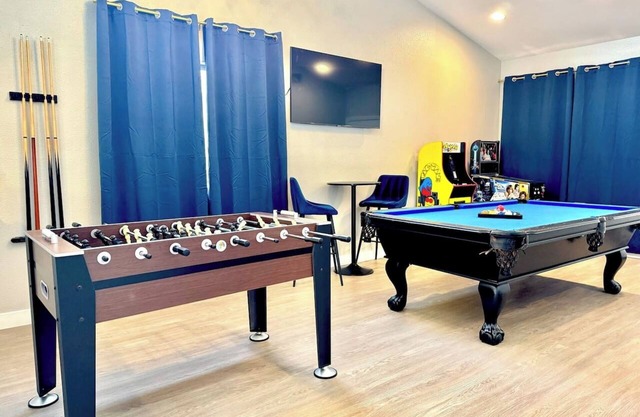 4BR Modern Pool and Billiard