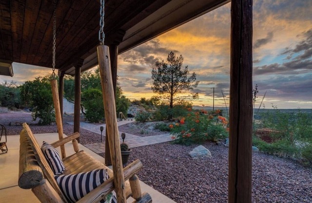 4BR Mount Lemmon Retreat w/Hot Tub - Sleeps 14!