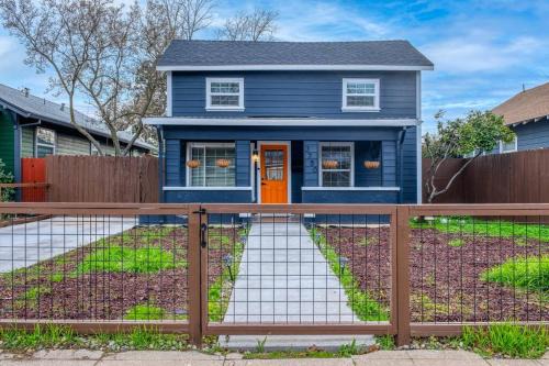 4BR Victorian Walk to UC Davis & Shriner Med Cen