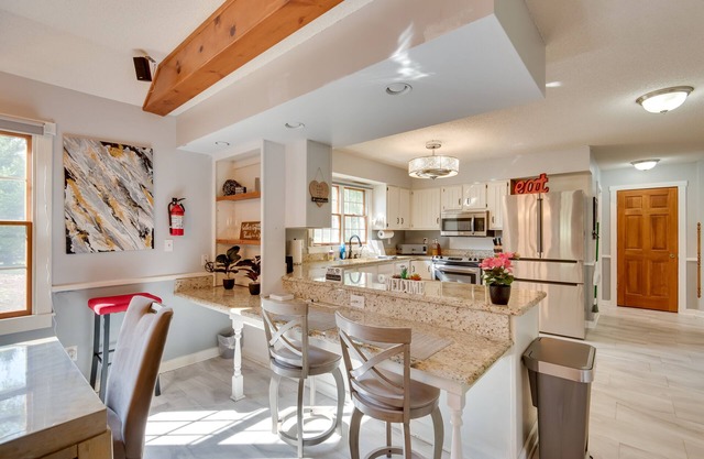 5-Acre ‘Graceland’ Family Home in West Des Moines