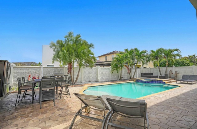 5-BD,5-BA Tropical Oasis - Pool, Patio, Fun