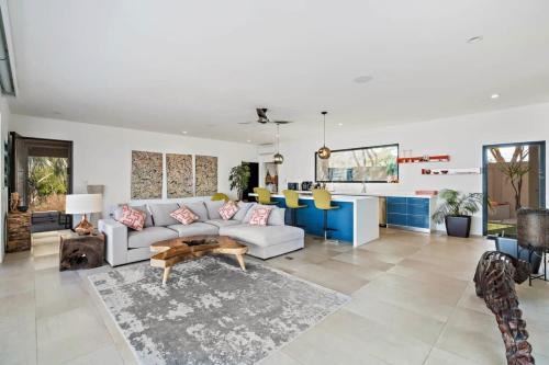 5-BD Beauty with Pool Above Potrero