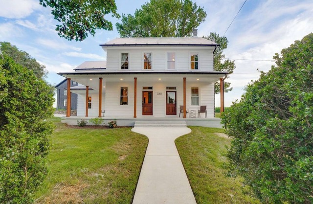 5 Bed Room with Hot tub, Fire pit & Pickle Ball Court