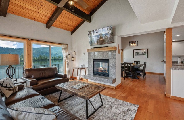 5 Bedroom/3 Bath Waterfront Condo in the Heart of Sandpoint! Bring your boat!