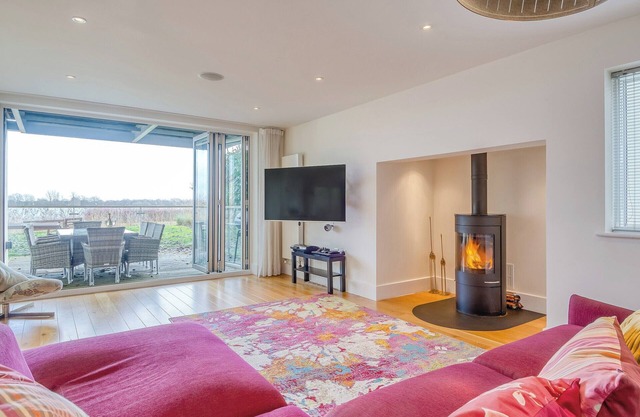 5 bedroom accommodation in Somerford Keynes, near Cirencester