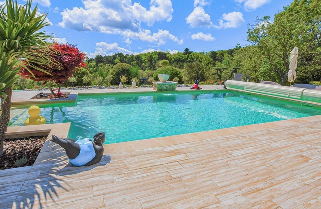 5 bedroom accommodation in Murs
