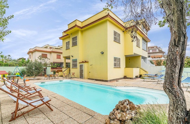 5 bedroom amazing home in Torvaianica