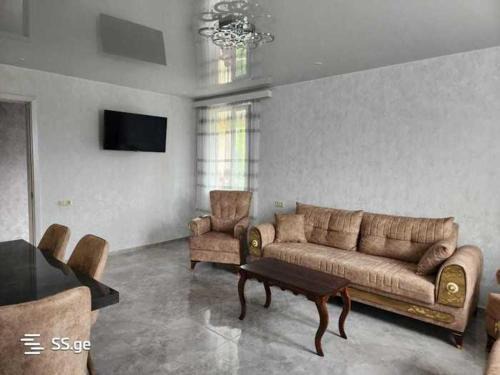 5 Bedroom Apartment