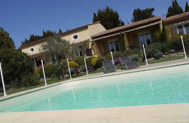 5 bedrooms and suites with 5 bathrooms Charming mas in Maussane les alpilles calm and privacy