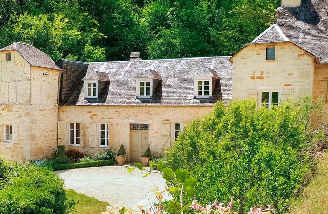 5 bedroom gorgeous home in Sarrazac