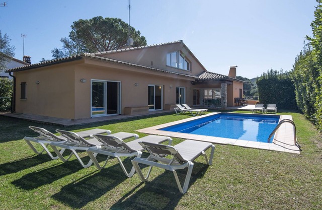 5 bedroom house in Begur with private pool and garden (Ref.H53)