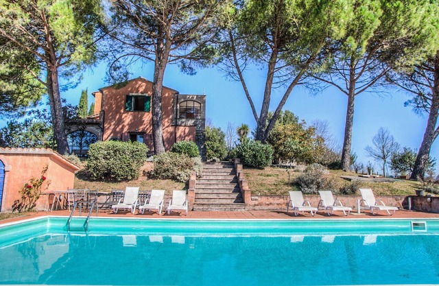 5 bedroom house with private pool at 7km from village in southern Umbria