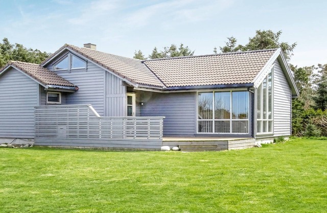 5 bedroom lovely home in Kleppe